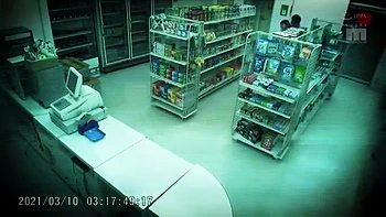 Cocu humilié pendant sa baise infidèle