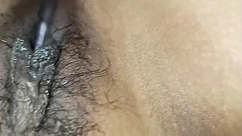 Ma femme indienne à chatte poilue baisée pour la première fois