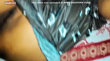 Hermosa india follada duro en su coño apretado en el pueblo