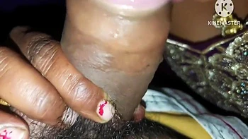 Desi Bhabhi engole a porra depois de um boquete profundo