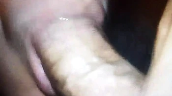 Сводная сестра отсасывает большой член крупным планом