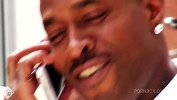 MILFs blondes et brunes partagent un énorme BBC