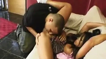 Jenaveve Jolie bläst und reitet im Doggy Style