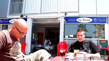 Cristal y Kevin follan duro: pornstar chupando y sexo al aire libre