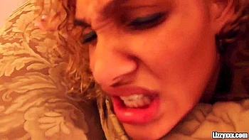 Facial et double pénétration anale avec milf cougar aux gros seins