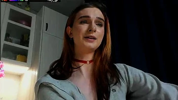 Amateur chick jerks off solo on webcam
