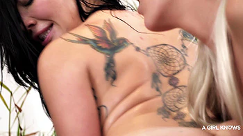 Asian Lesbians Fingering and Anal Action