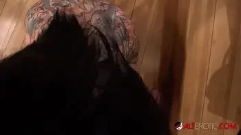 Tattooed bombshell Michelle Masque gets railed