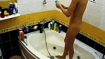 Stepsister Shaves Pussy and Shows Off in Shower