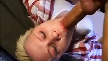 Amateur Babe Gives Blowjobs with Short Hair