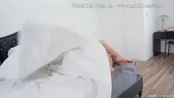 Prankster Gets a Pussy Sandwich - Daya Knight, Dee Williams / Brazzers  / stream full from www.zzfull.com/sand