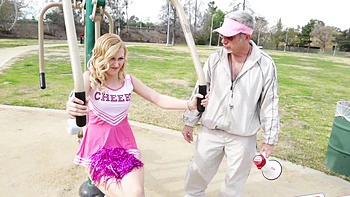 Cheerleaders Eric & Alexa slam a wild threesome