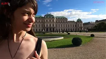 Extreme flashing in Vienna - DOLLSCULT