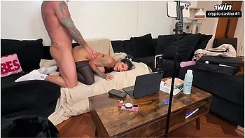 Behind The Of Yasmina Khan Livestreaming In Her Living Room - Johnny Bravo - Pandora Skye - Manic Matilda