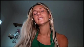 18 Year Old Worker Cheats On Her Bf With Her Manager For A Pay Raise!