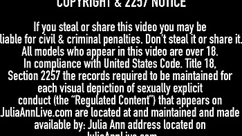 Thrilled Jessica Jaymes and Julia Ann - milf xxx - Julia Ann Live