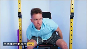 - Payton Preslee Notices Van Ogling Her While She Does Some Workout & Decides To Fuck Him