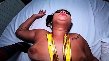 BBW milf Donna toying and Squirting