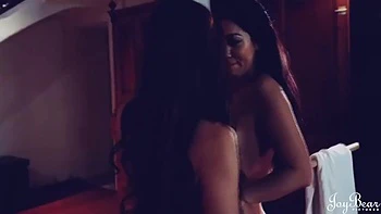 Close Up Smut With Tempting Julia De Lucia And Clea Gaultier From