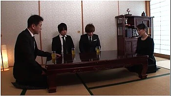 無夫の遺影の前て謝罪絶頂しまくる未亡人 緒方千乃 ハート1