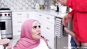 Amazingly hot hijab babe Vivianne DeSilva rammed from behind