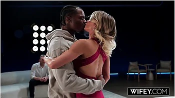 Fit Blonde Hotwife Cassie Bender Gets A Bbc Creampie In Front Of Hubby